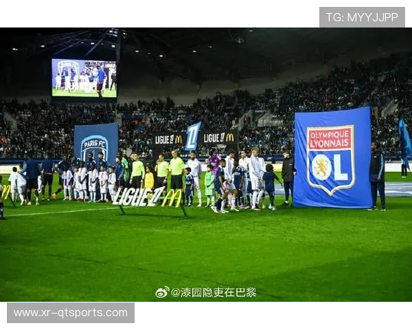 巴黎FC升级后主场迁至让-布安球场，与王子公园球场仅隔44米